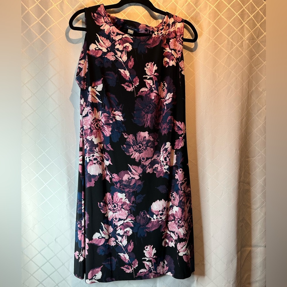 Pretty Tommy Hilfiger Floral Short Sleeveless Dress